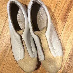 Elegant White and Tan Women's Flats tmb